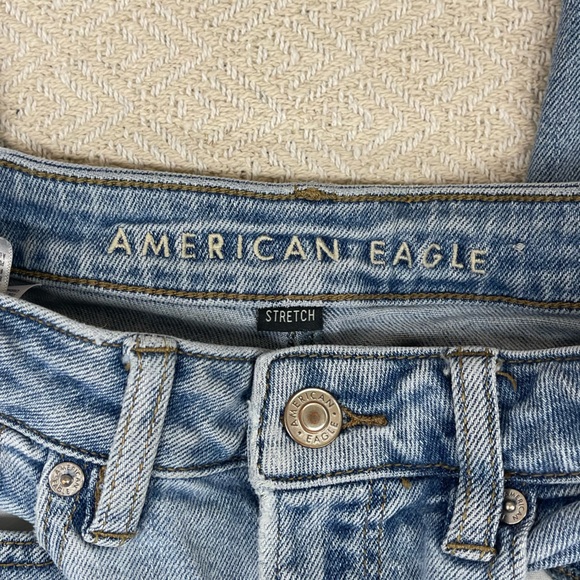 AE High Waisted Mom Jean - Picture 4 of 6